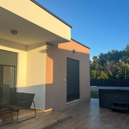 Modern Home Ula Brtonigla Extérieur photo