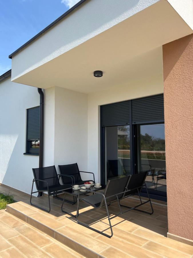Modern Home Ula Brtonigla Extérieur photo
