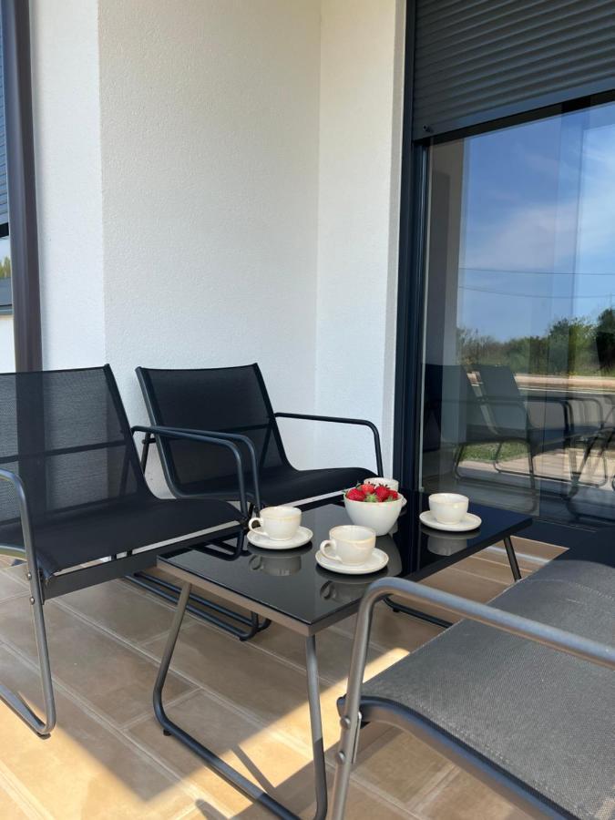 Modern Home Ula Brtonigla Extérieur photo