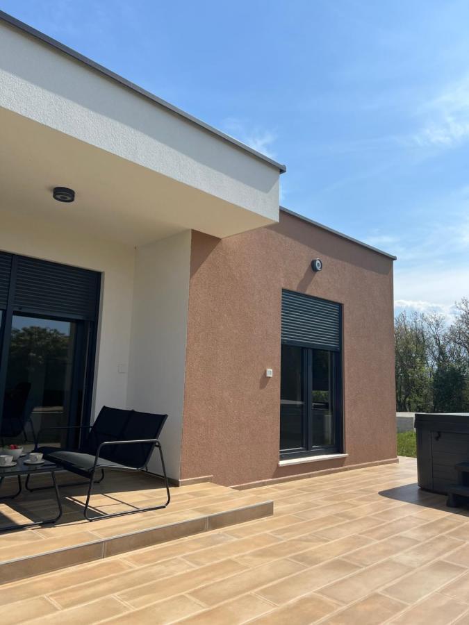 Modern Home Ula Brtonigla Extérieur photo