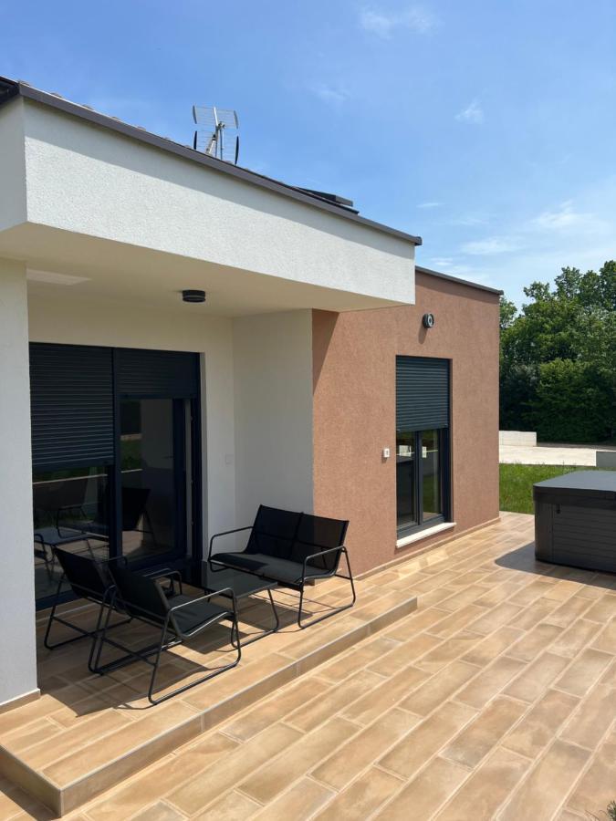 Modern Home Ula Brtonigla Extérieur photo
